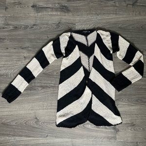 TCEC sweater size medium